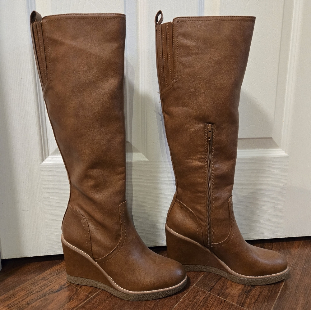 Zodiac 'Iggy' wedge knee-high boots with side zip, size 8, Cogniac